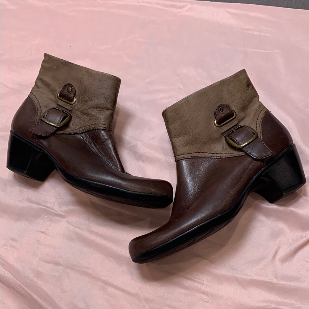 Clarks Bendables Ingalls Dover Women’s Brown Leather Zip Ankle Booties